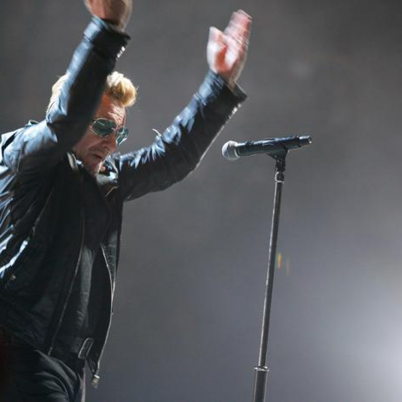 L'urlo degli U2: siamo tutti parigini