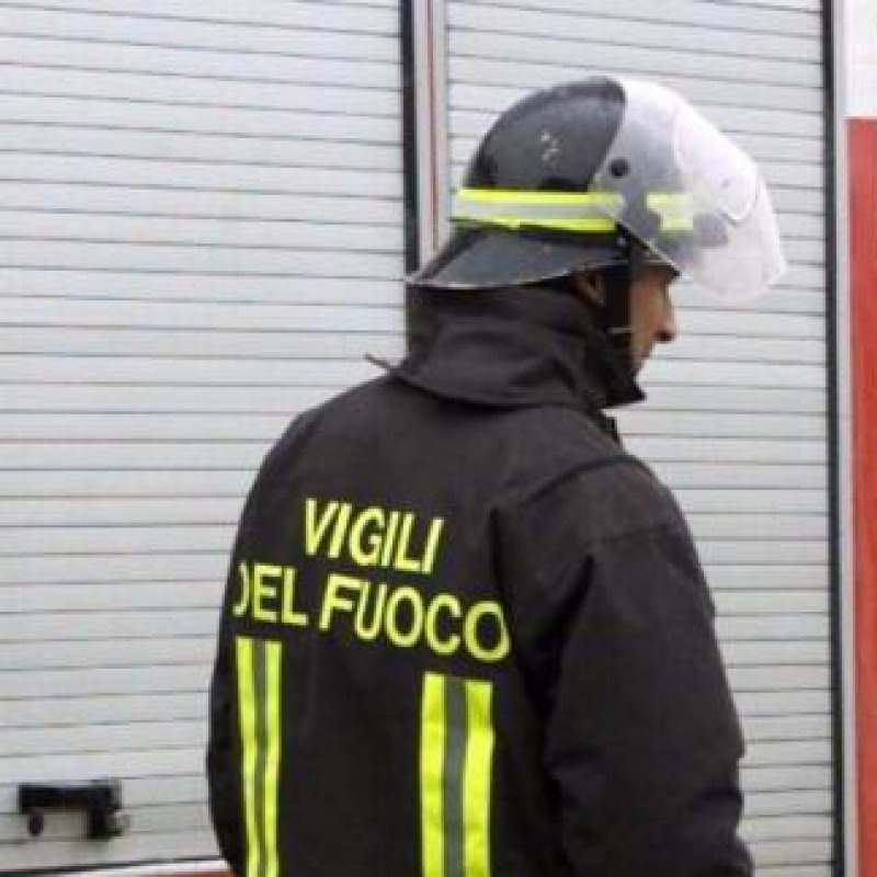 Ragazza minaccia suicidio, salvata da vvf