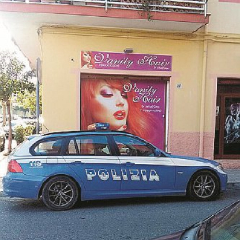 Crotone, scassinati 2 esercizi commerciali