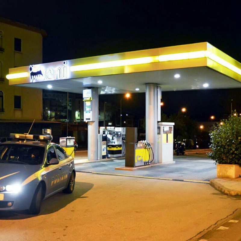 Rapina al distributore, ferito un 41enne