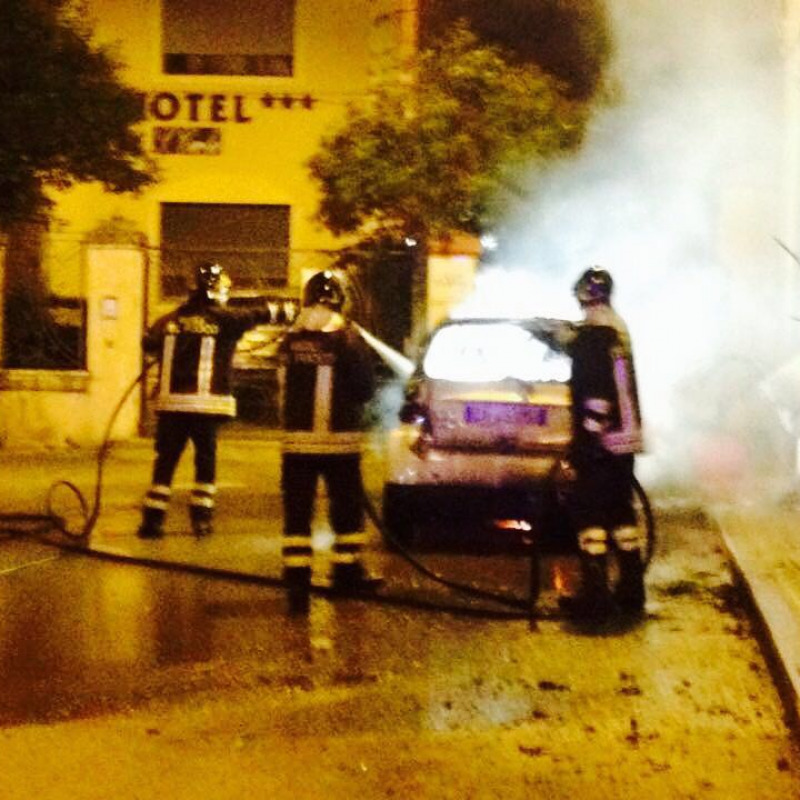 Auto incendiata in Corso Nicotera