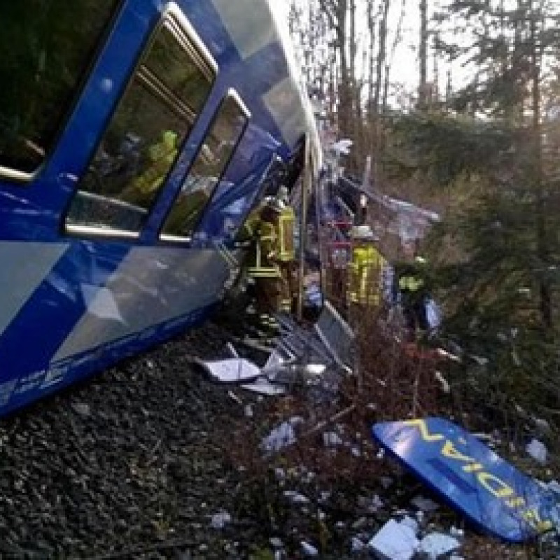 Scontro tra treni, 8 morti e 150 feriti in Baviera