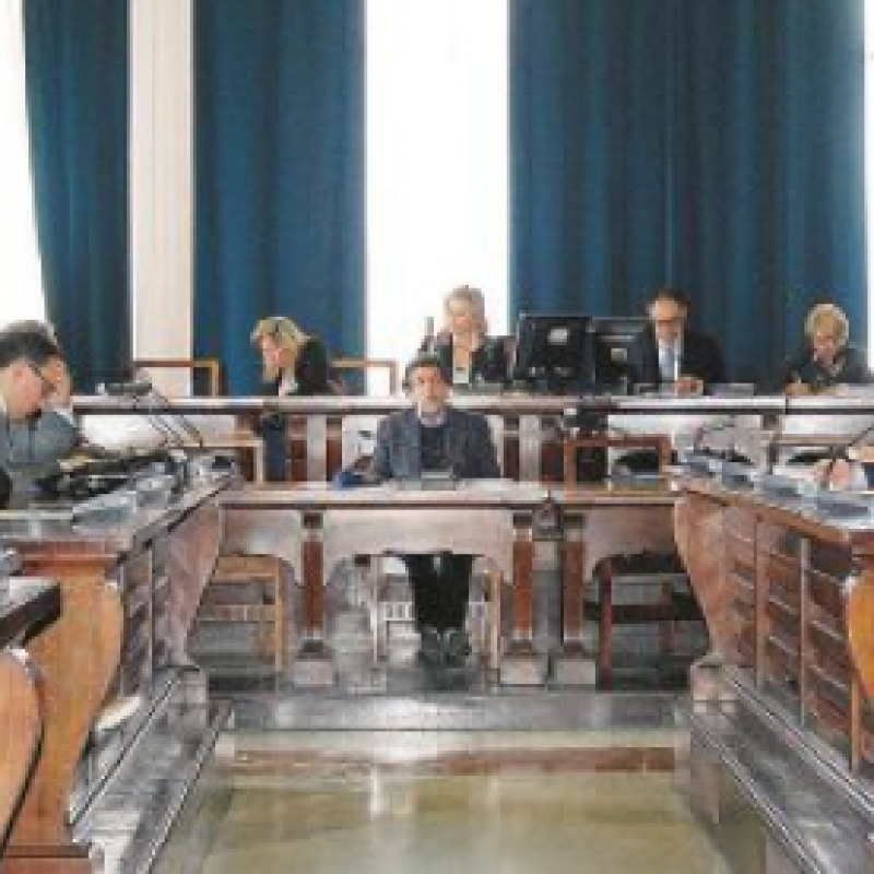 Messina senza bilancio: ultimo Comune italiano