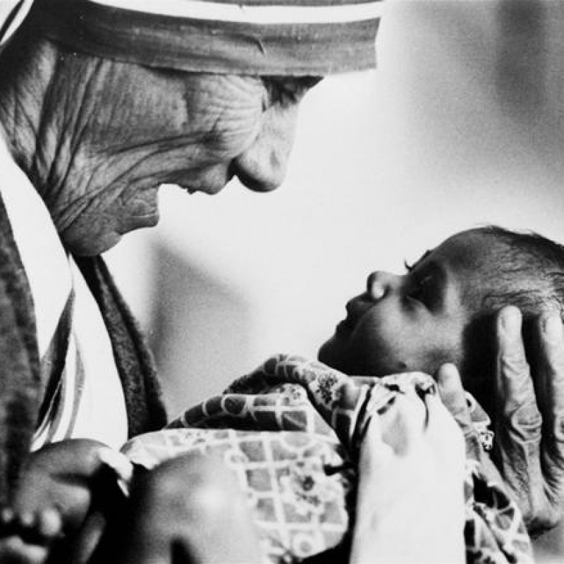 Madre Teresa, il 15 marzo la canonizzazione