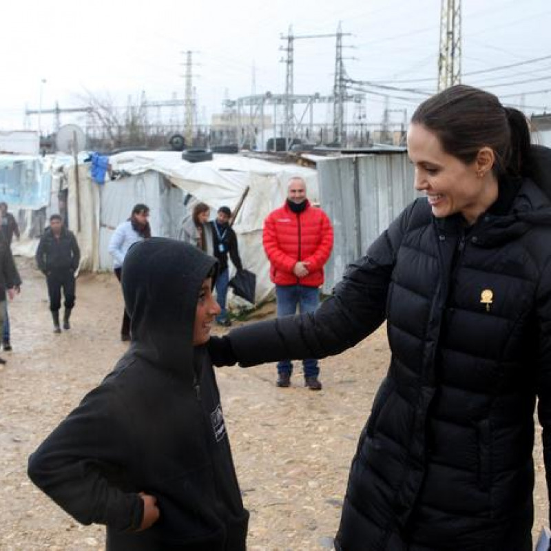 Angelina Jolie tra i profughi