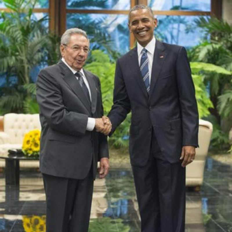 La storica stretta di manotra Obama e Raul Castro
