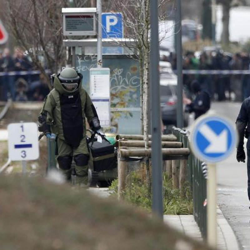 Ondata di arresti a Bruxelles e Parigi