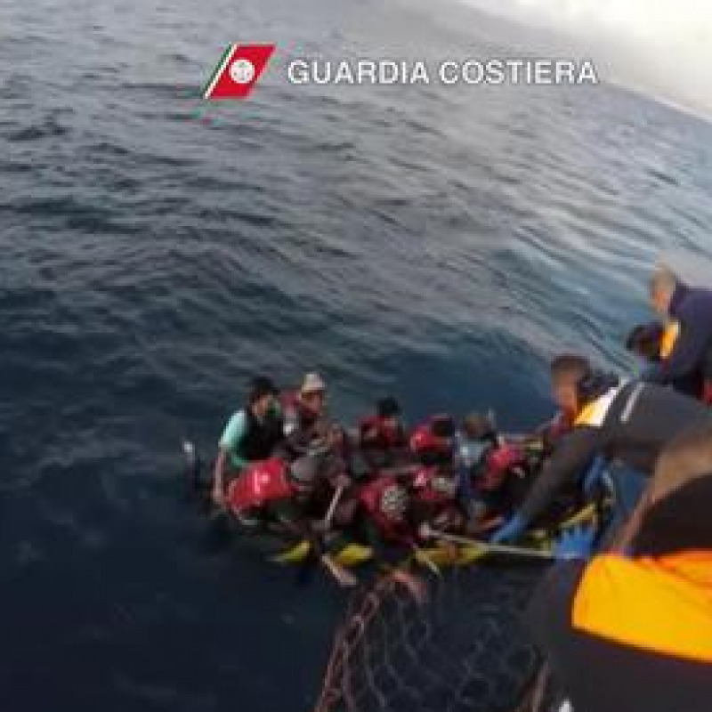Migliaia di profughi soccorsi in mare