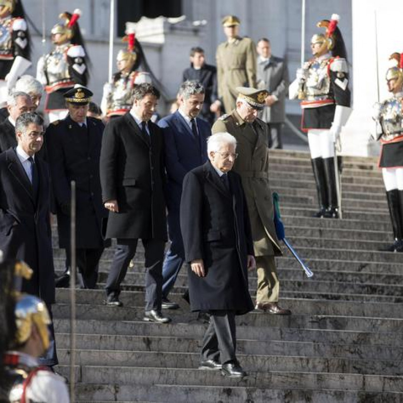 Mattarella e Renzi all'Altare della Patria