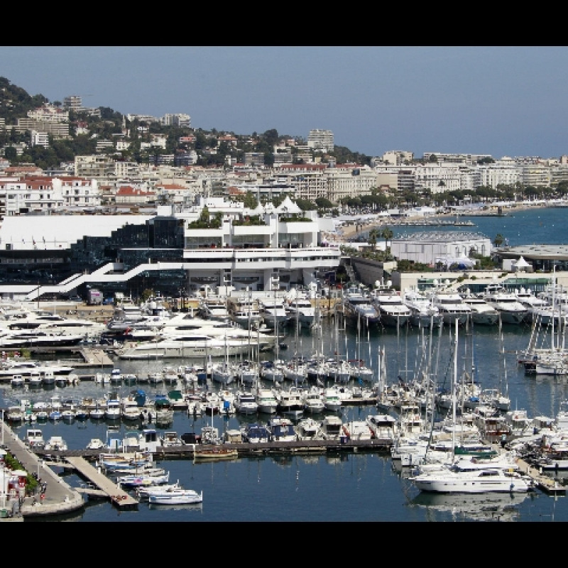 Evacuato il palazzo del festival di Cannes