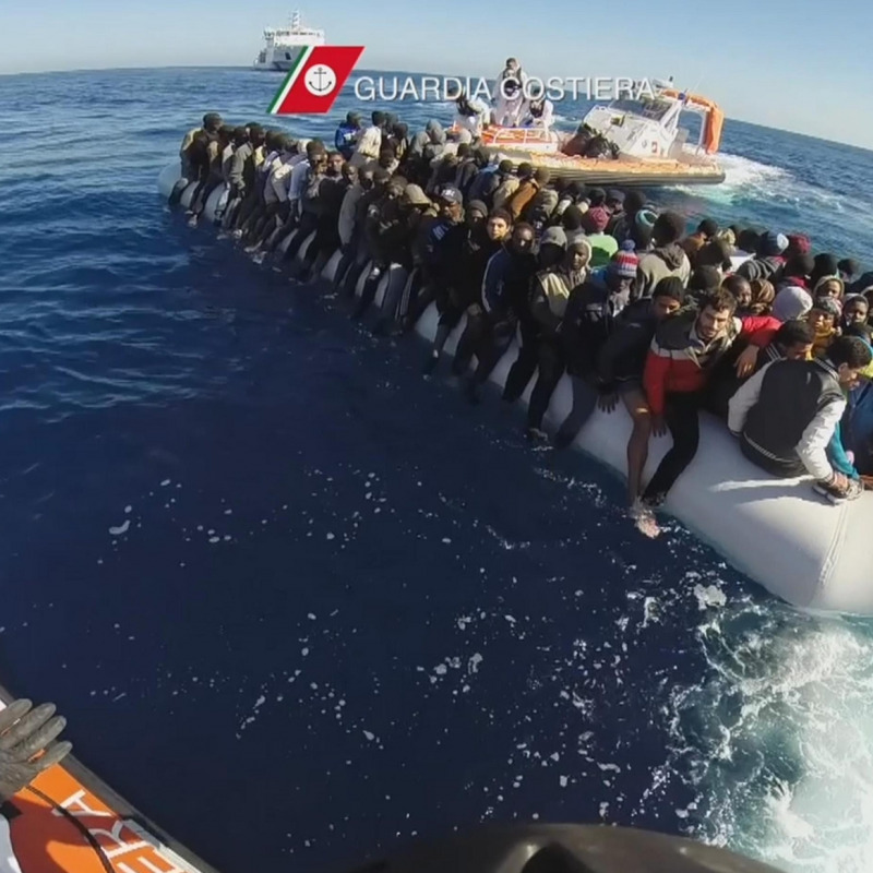 Soccorsi 249 migranti al largo della Sicilia