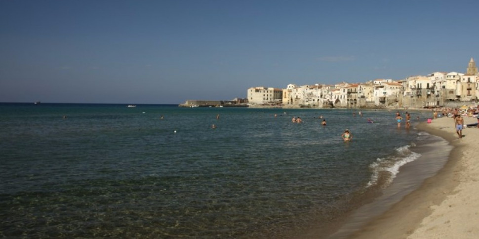 Turista tedesco 63enne annega nelle acque di Cefalù. La tragedia nella zona di Mazzaforno Turista tedesco 63enne annega nelle acque di Cefalù. La tragedia nella zona di Mazzaforno