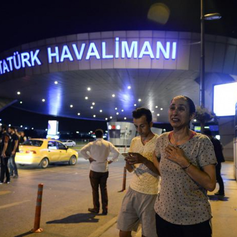 Almeno 36 morti per l'attacco all'aeroporto
