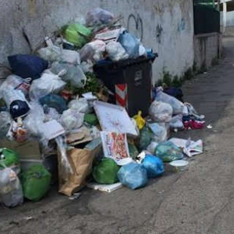 In ostaggio del caos siciliano: emergenza rifiuti a Lipari