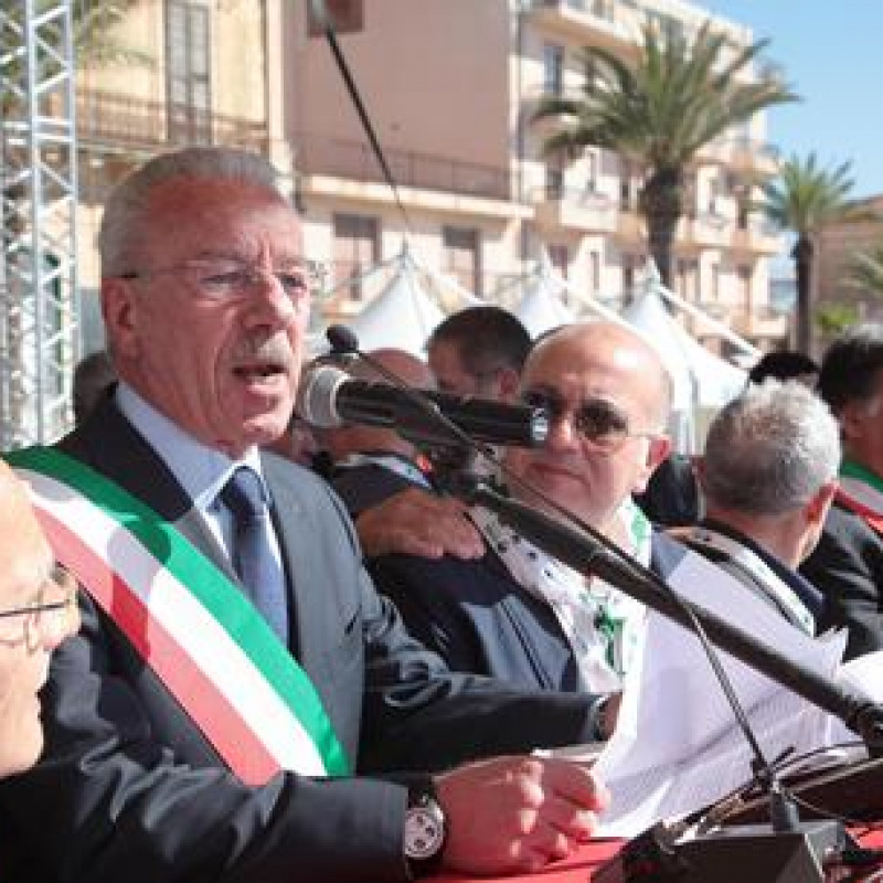 L'ira del sindaco contro Renzi e Alfano