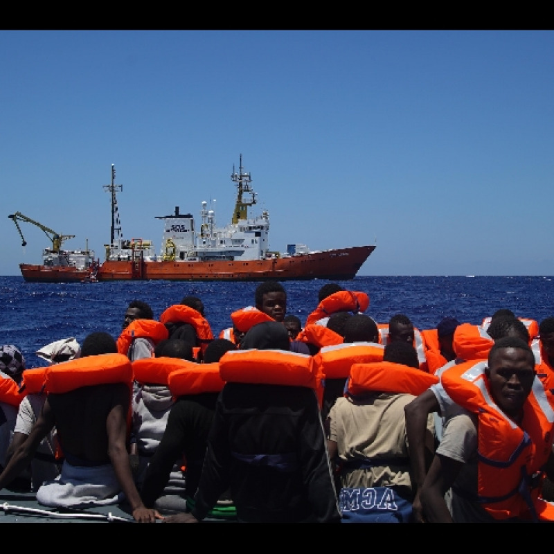A Vibo nave con 725 profughi