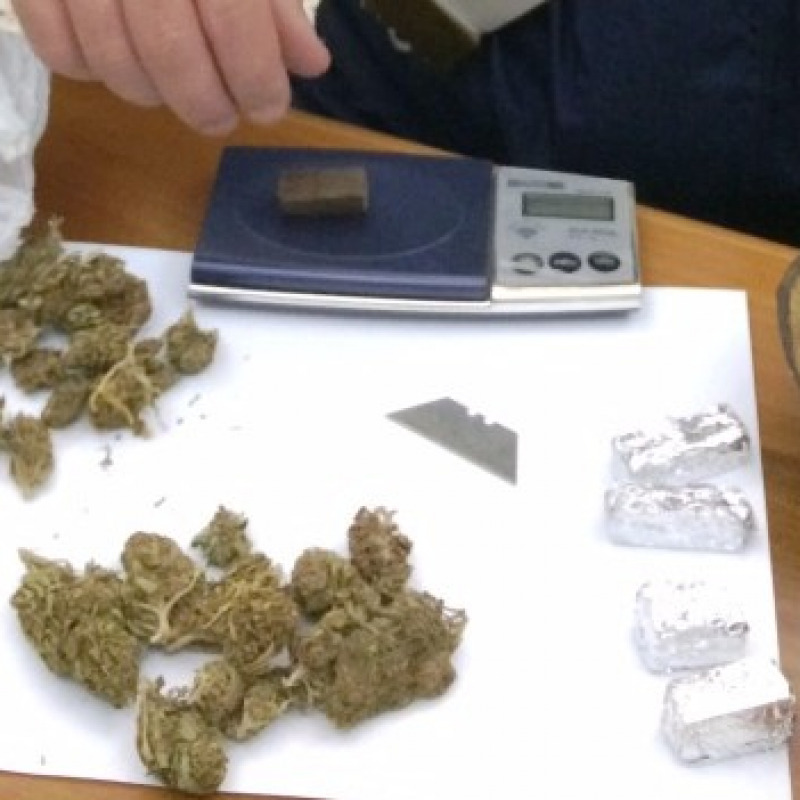 Aveva hascisc e marijuana, arrestato