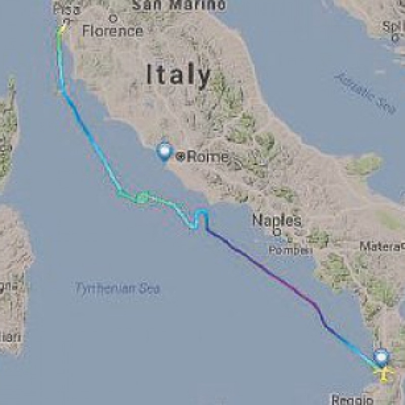 Volo Lamezia-Roma atterra a Pisa, incubo per 180 passeggeri