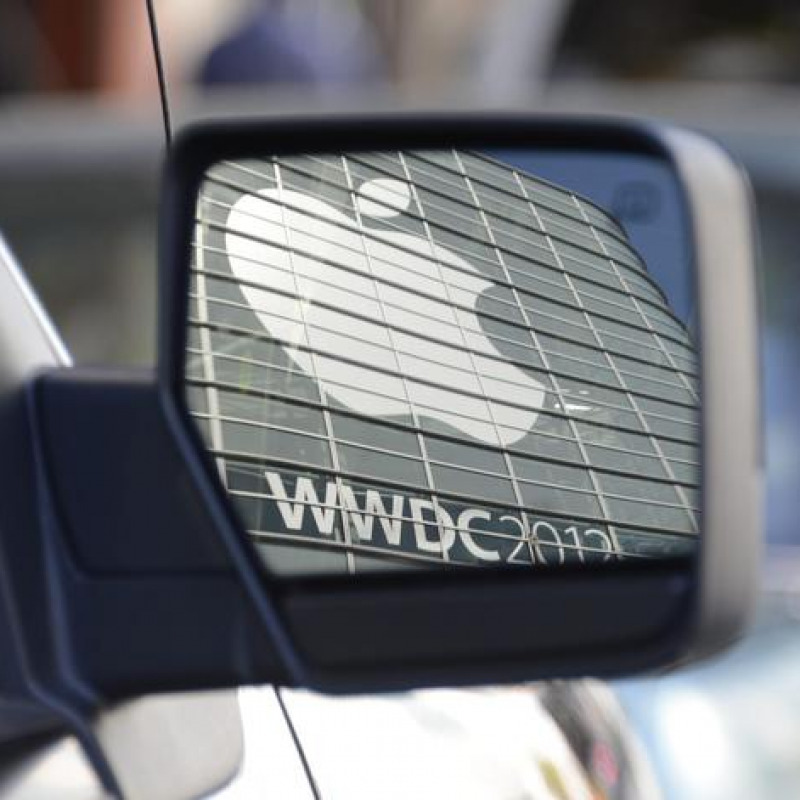 Apple taglia piano auto senza guidatore