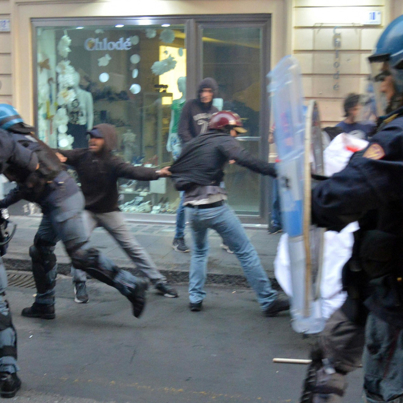 Catania: scontri polizia manifestanti: due fermi