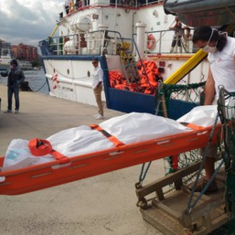 Donna incinta morta in nave dei migranti