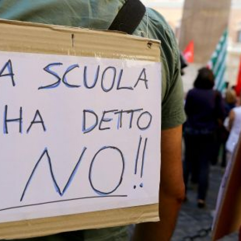 Renzi a Palermo: protesta dei prof precari