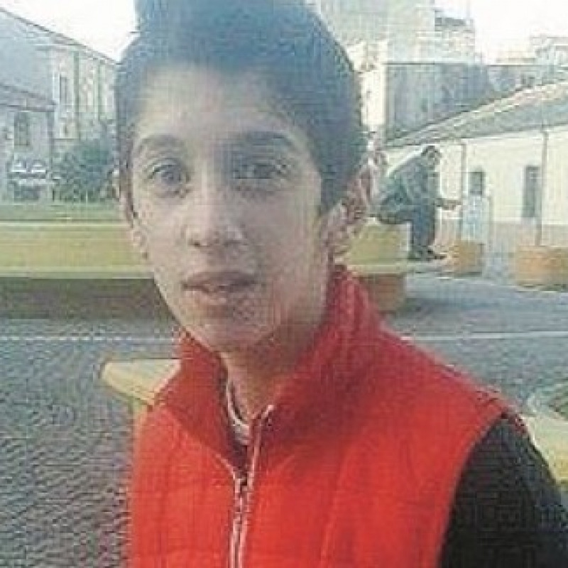 Cede la porta d’un campo di calcio, muore 13enne