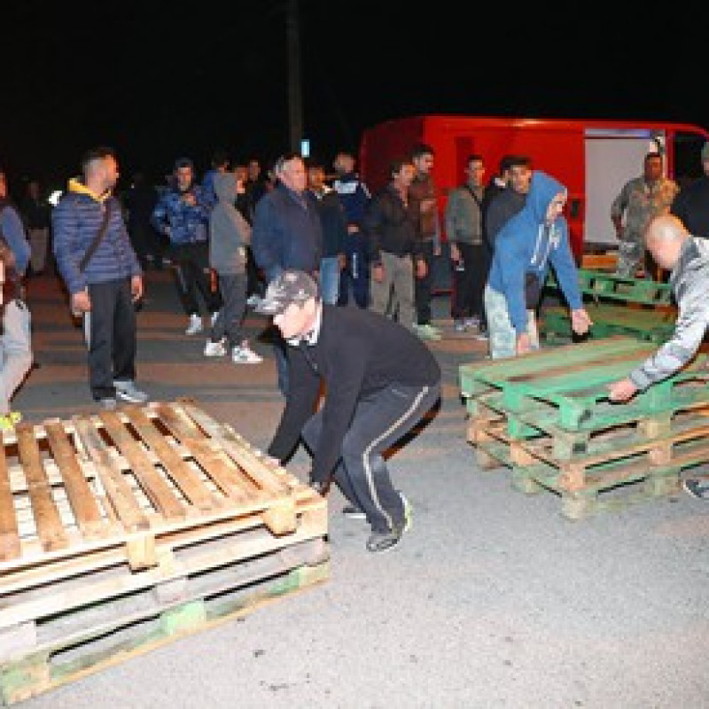 Barricate contro i profughi a Gorino