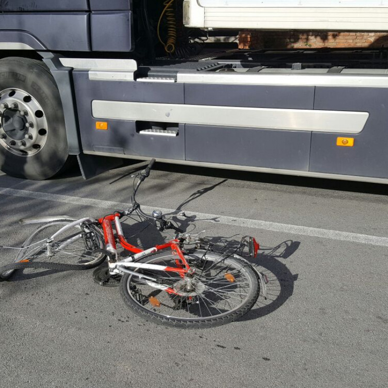 Incidente Tir-ciclista, gli abitanti del Villaggio Unrra non ci stanno
