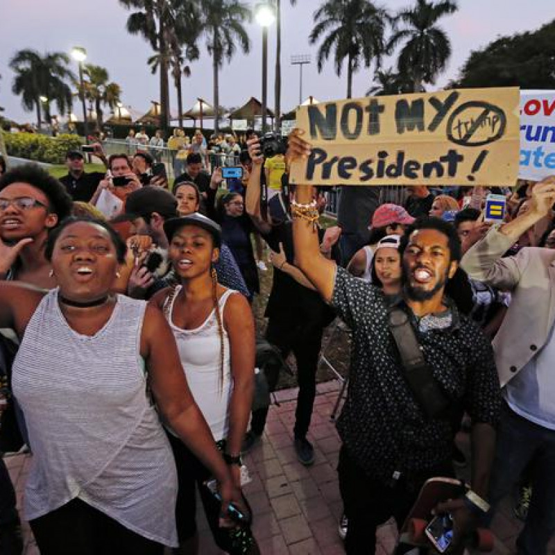 Usa 2016, terza notte di proteste: "Not my president"