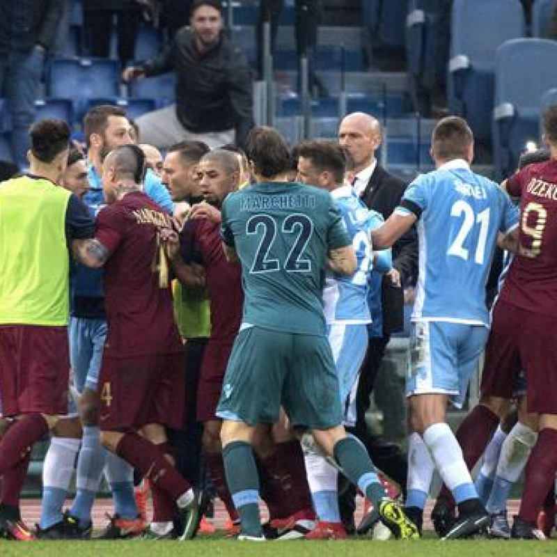 Alla Roma il derby, ora a -4 dalla Juve