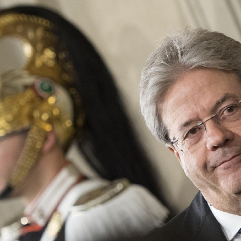 Gentiloni accetta con riserva