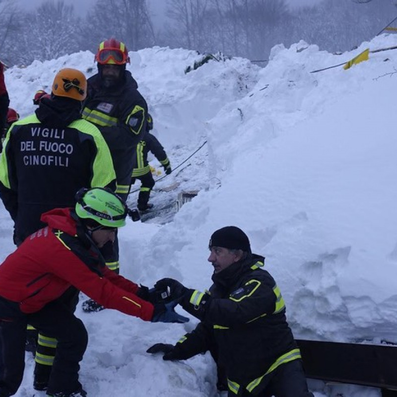 9 salvati, 5 vittime e 23 dispersi Morta mamma del piccolo Edoardo