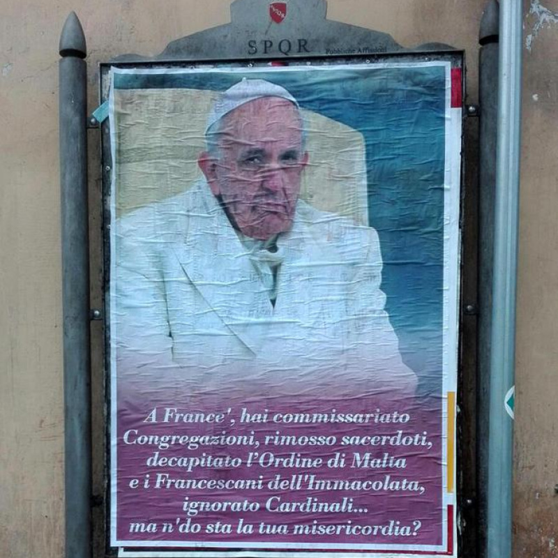 Papa: a Roma manifesti contro Bergoglio