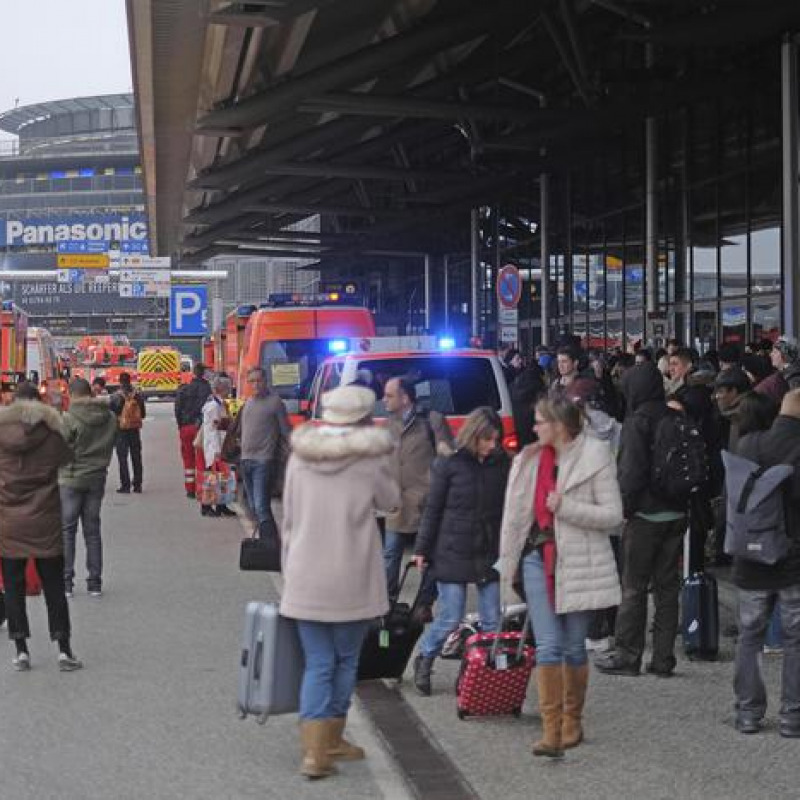 Allarme ad Amburgo, 50 persone intossicate
