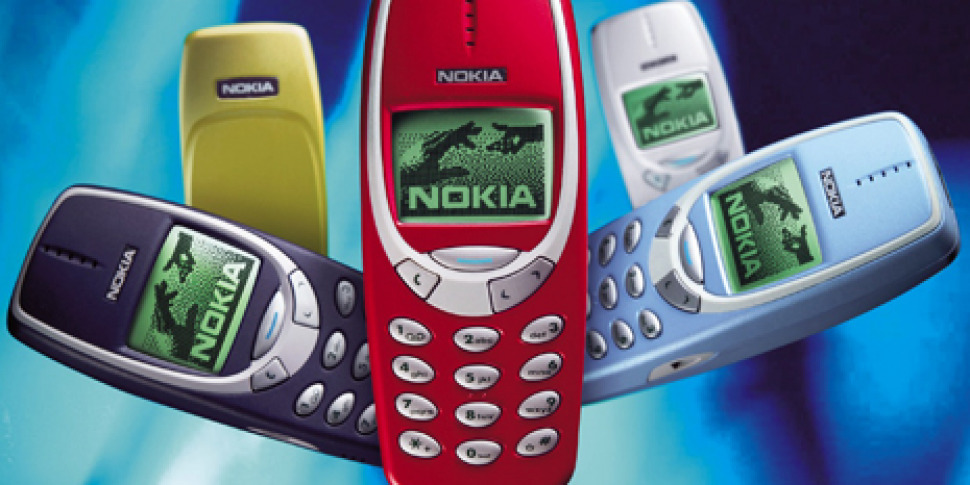 Dopo 25 anni ritorna nei negozi il Nokia 3210