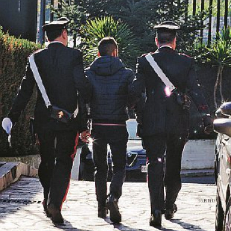 Cinquantenne arrestato dai carabinieri per stalking