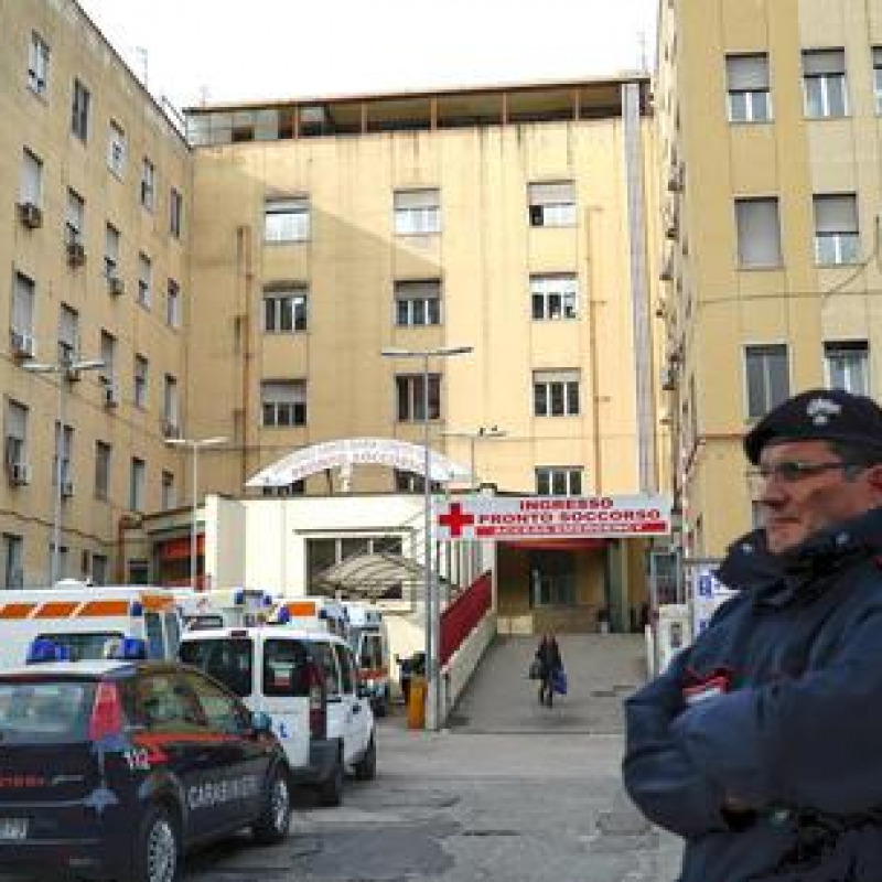 Napoli, 55 arresti in ospedale