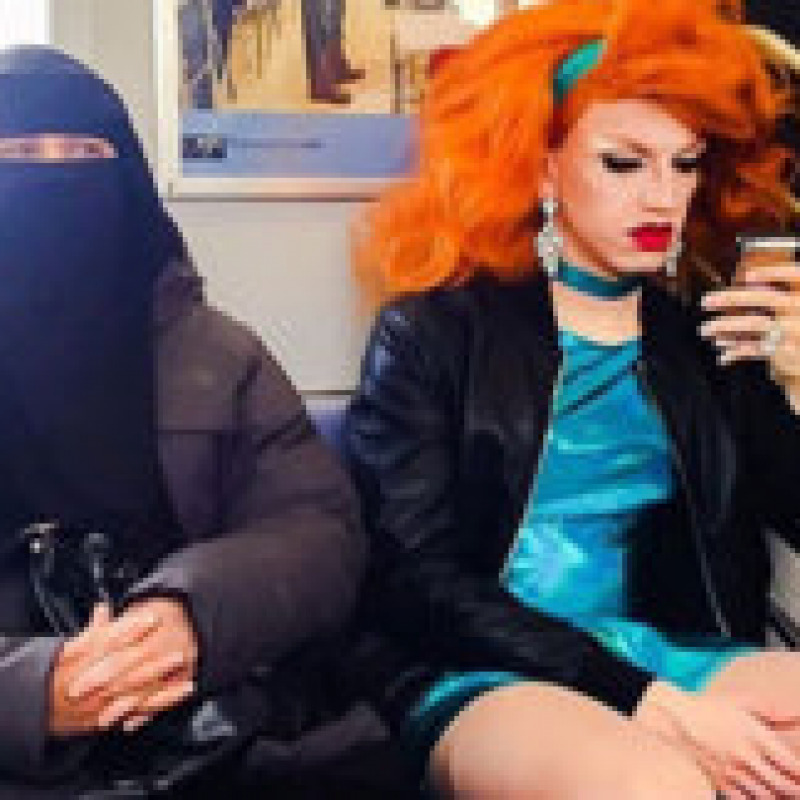 La draq queen e la musulmana con il niqab: i due volti della libertà