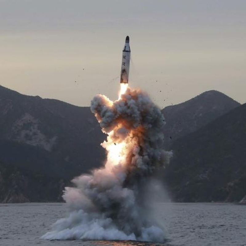 La Corea del Nord lancia 4 missili balistici