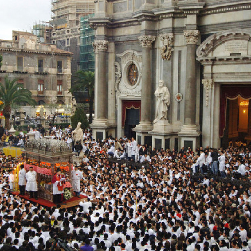 Catania: pugni alla ex durante la festa Sant'Agata, arrestato