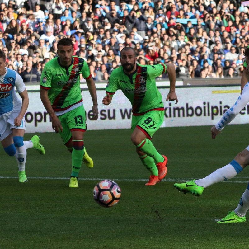 Il Crotone attacca: "A Napoli penalizzati dall'arbitro"