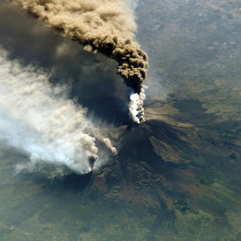 Etna: pioggia di cenere lavica per nube emessa da vulcano