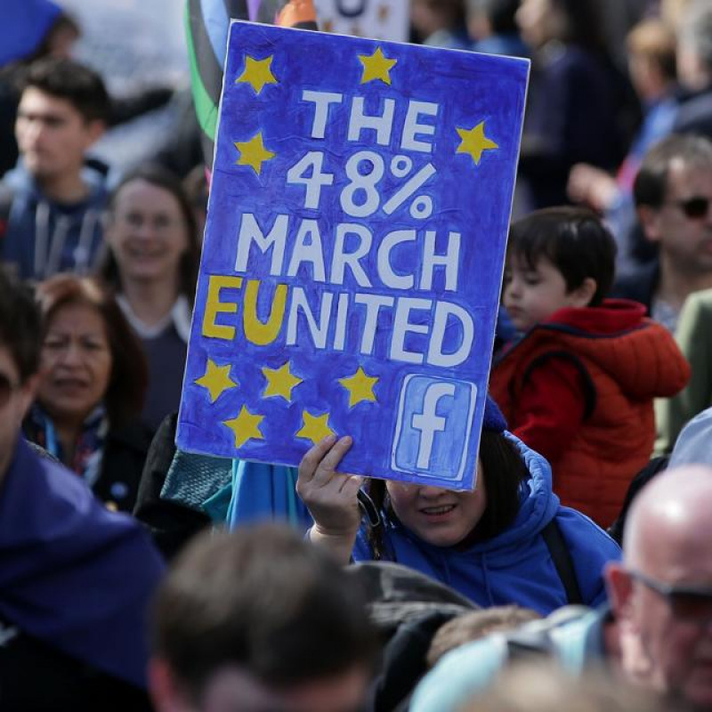 In migliaia contro la Brexit a Londra