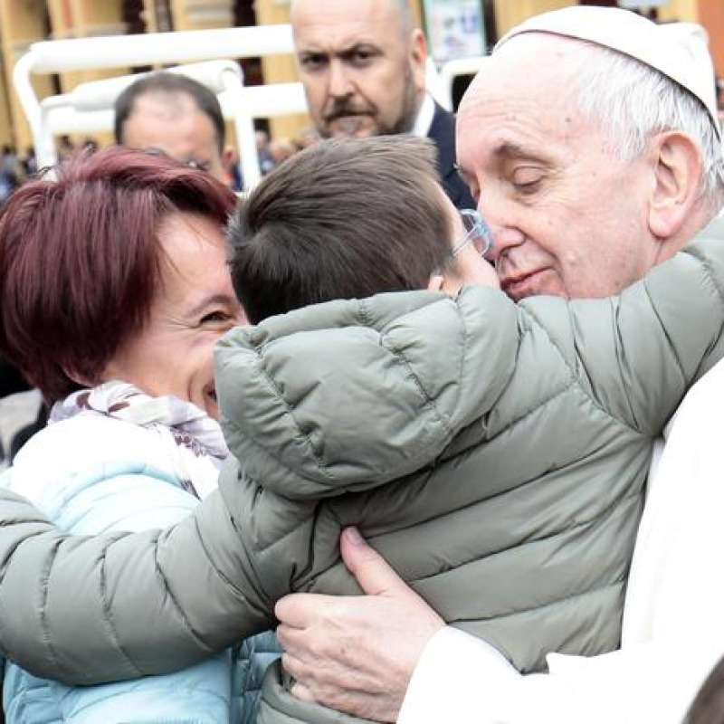 Il Papa agli sfollati: "Siete simbolo di dignità"