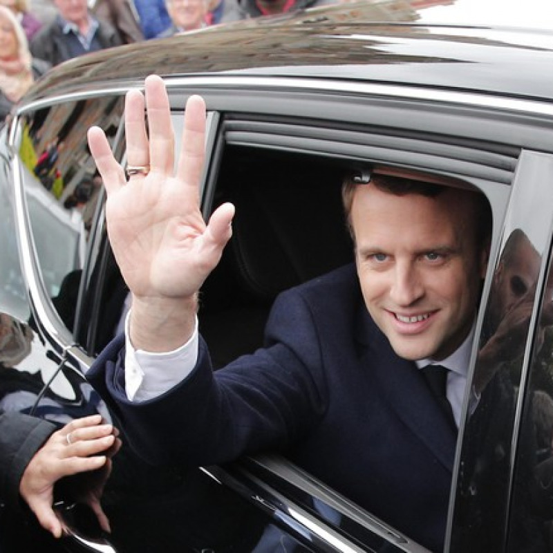 Media belgi, Macron davanti a Le Pen