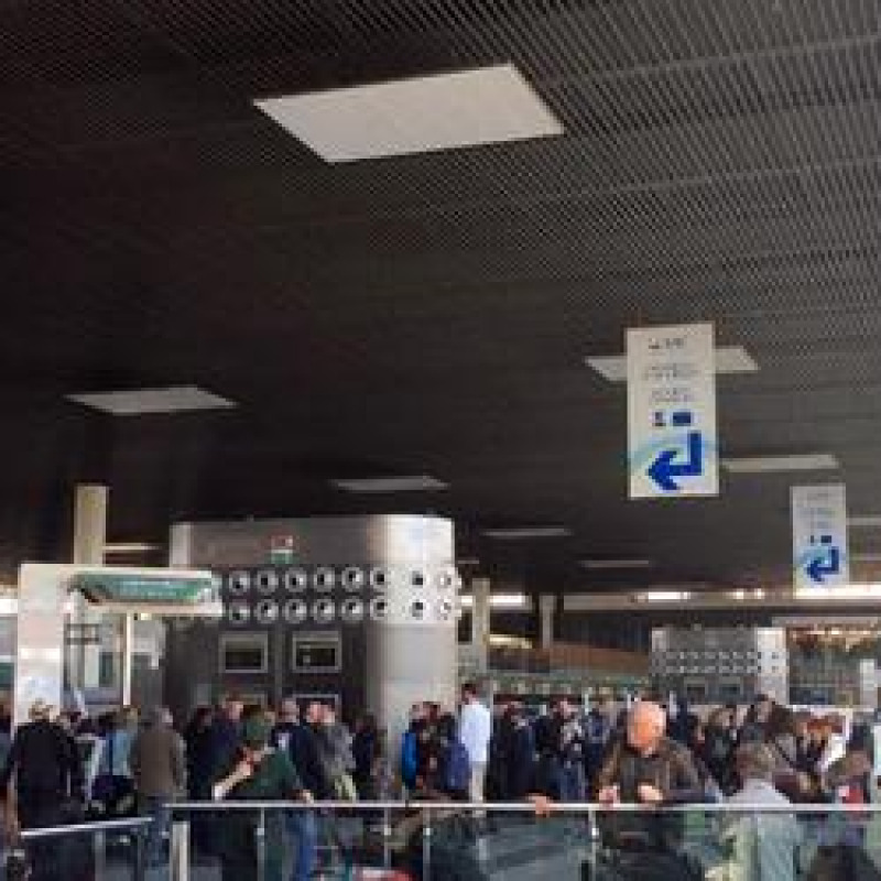 Odissea di un gruppo di messinesi all'aeroporto di Catania
