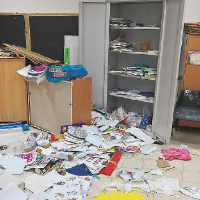 Raid vandalico nella scuola “Castronovo”
