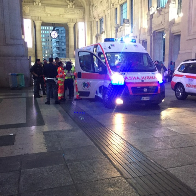 Militare e agente accoltellati alla stazione di Milano