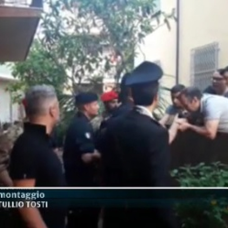 VIDEO: Il baciamano al boss dopo l'arresto